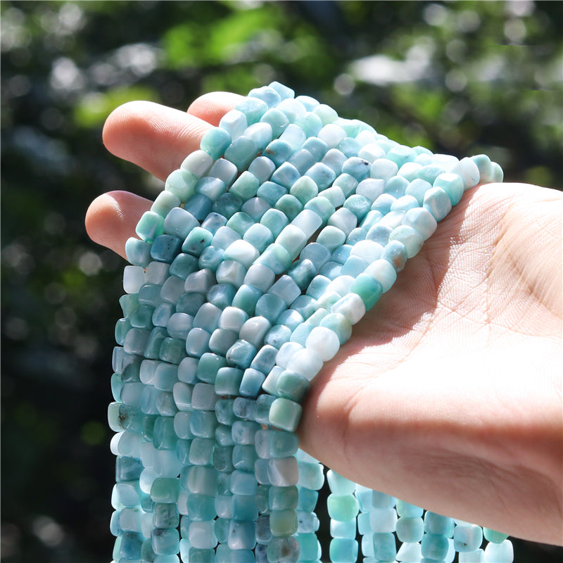 Perles Larimar naturelles Cube 5-6mm trou 0.8mm environ 76pcs 39cm sur fil