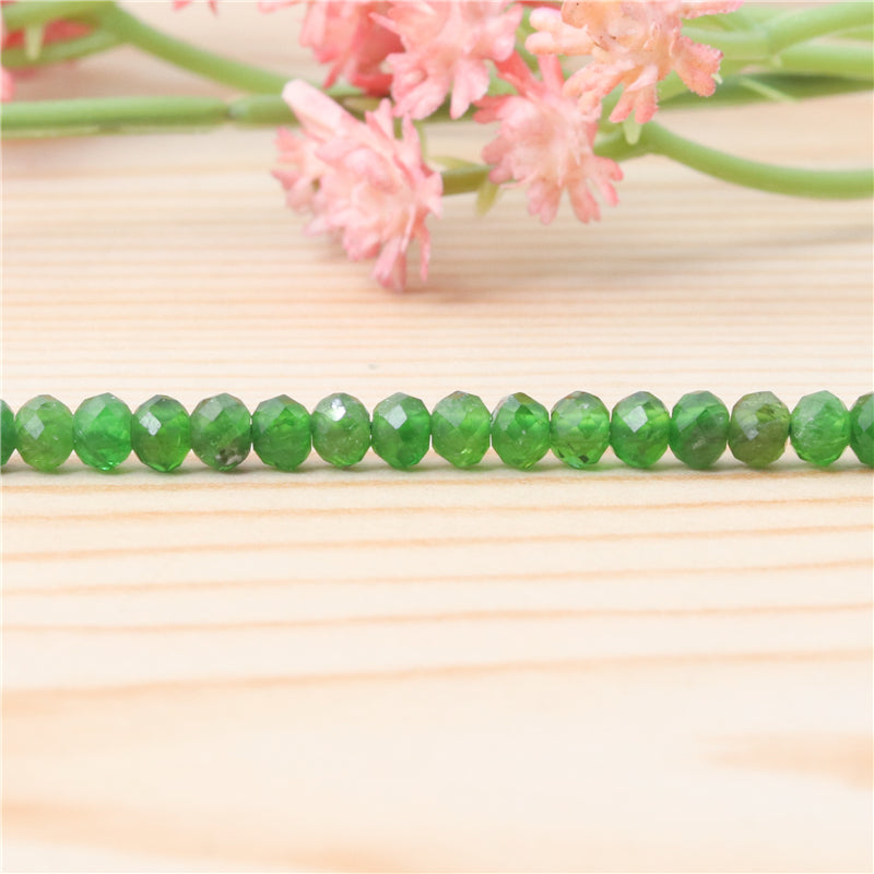 Perles Diopside naturelles Boulier facette 3x4mm trou 0.6mm Environ 136pcs Fil de 39cm