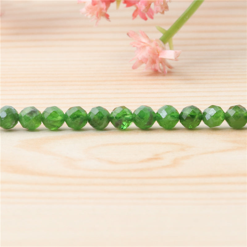 Perline di diopside naturale rotonde sfaccettate da 3 mm, foro da 0,5 mm, circa 127 pezzi, filo da 39 cm.