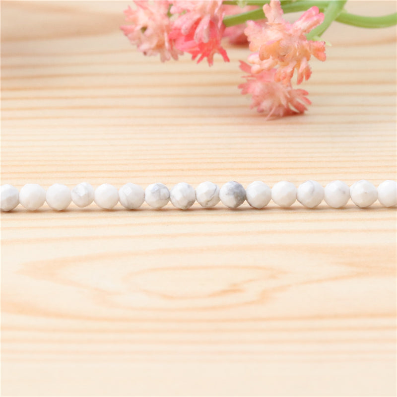 Perles Howlite naturelle ronde facette trou 2mm trou 0.5mm environ 174pcs 39cm sur fil