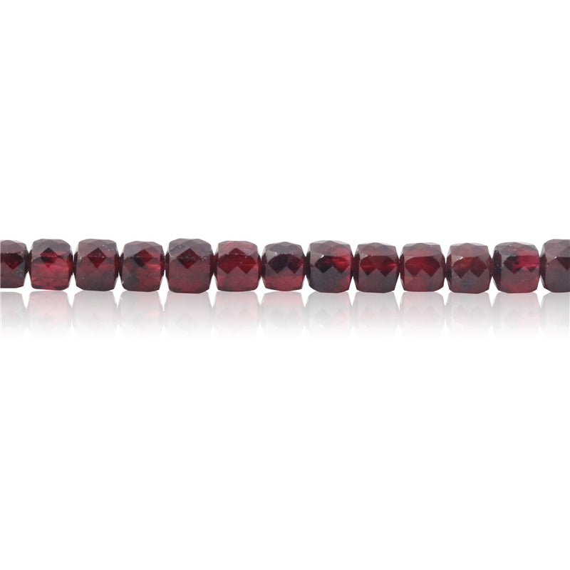 Perles de Grenat Rouge Naturel Cube à Facettes Trou 4mm 0.6mm Environ 93pcs Fil de 39cm