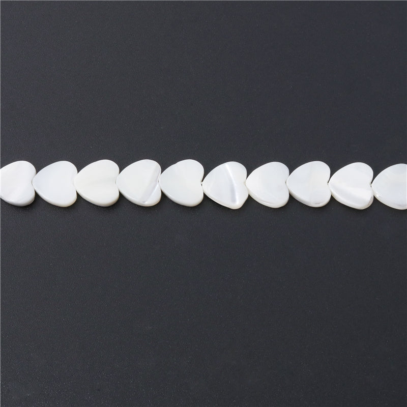 Perles en forme de coeur en nacre naturelle, trou de 8mm, 0.8mm, environ 53 pièces, sur fil de 39cm