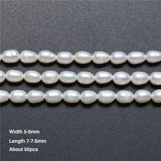 Perles de culture d'eau douce naturelles 5-6x7-8mm trou 0.8mm environ 50pcs sur fil 39cm